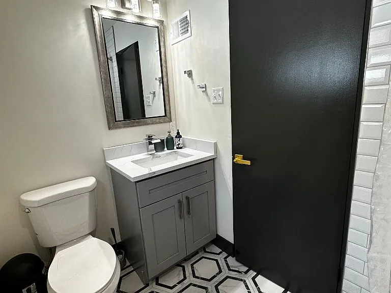 921 Regina Ave — Photo 11