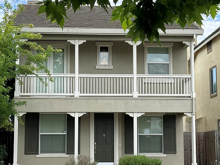 1335 Valley Glen Dr — Photo 1