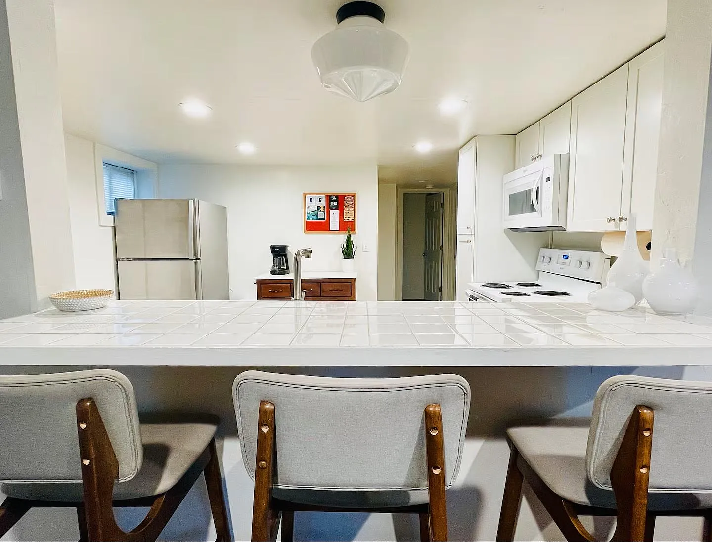 4 bed, 2.0 bath, 2300 sqft, $1,066 — Photo 4