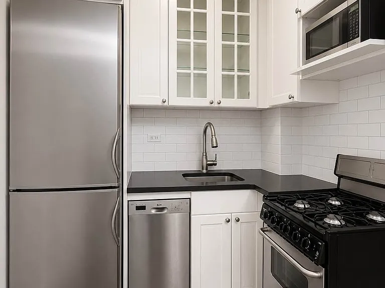170 W 74th St #411 — Photo 3