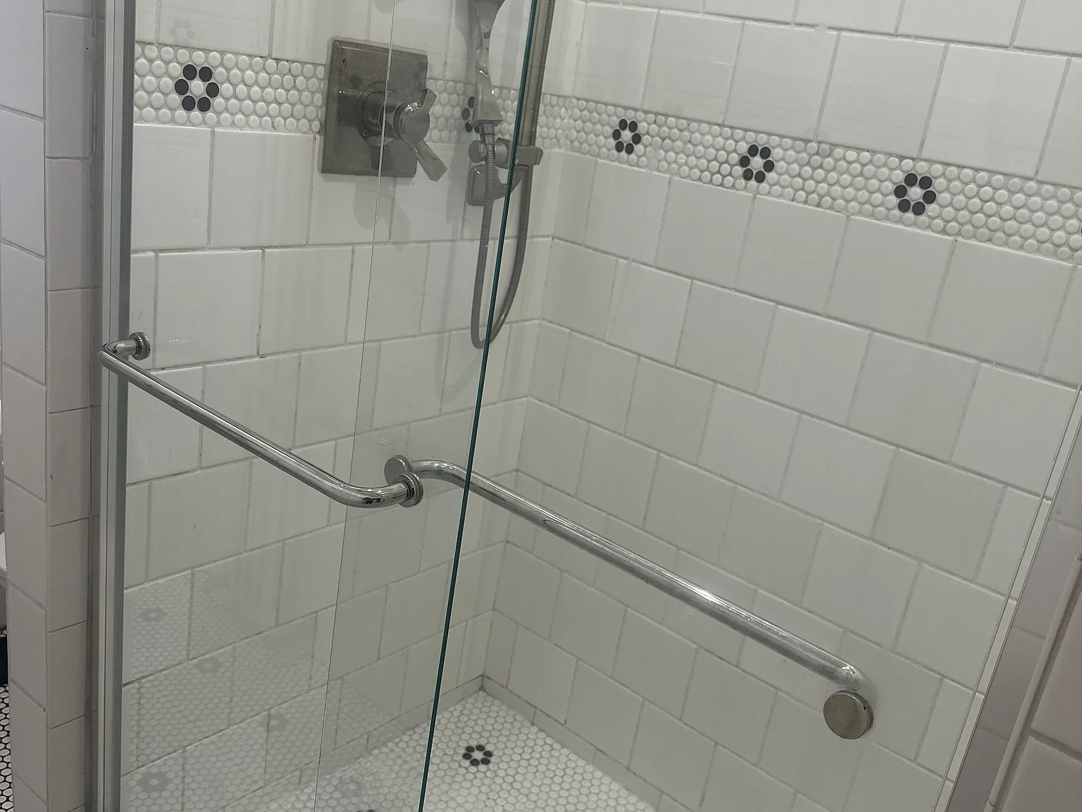 6 bed, $6,000 — Photo 4