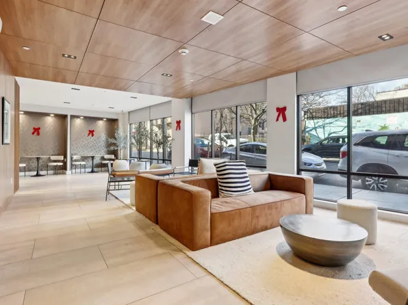 424 Arlington Avenue image 5 of 25