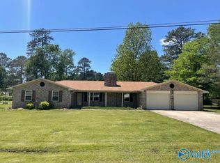 216 6th St, Rainbow City, AL 35906