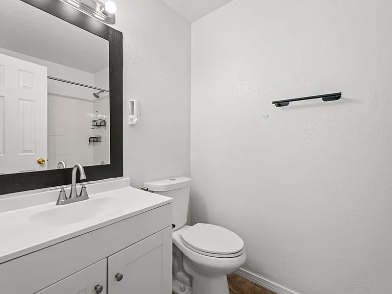 1159 S Waco St #C — Photo 9