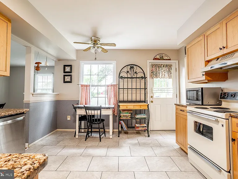 10 Honey Locust Ln — Photo 13