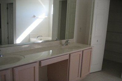 3rd image of 2 Lamoyne Ln