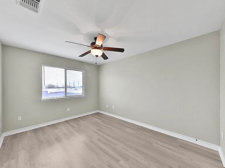 102 Cornell Ave — Photo 20