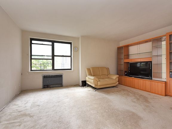 2nd image of 2610 Union St APT 3B