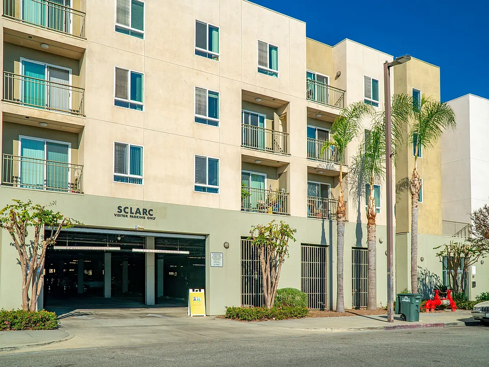 Hollydale Plaza