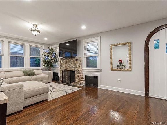 3rd image of 167 Lakeview Avenue