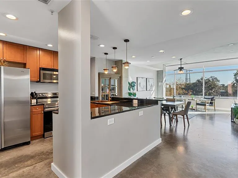 525 E Jackson St #405 — Photo 31