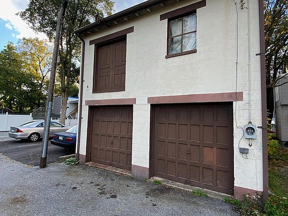 3rd image of 129 Hamilton Ave