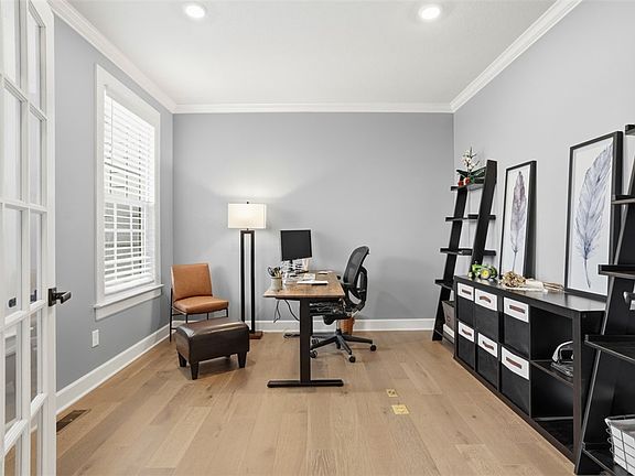 4th image of 4001 Cross Creek Cir