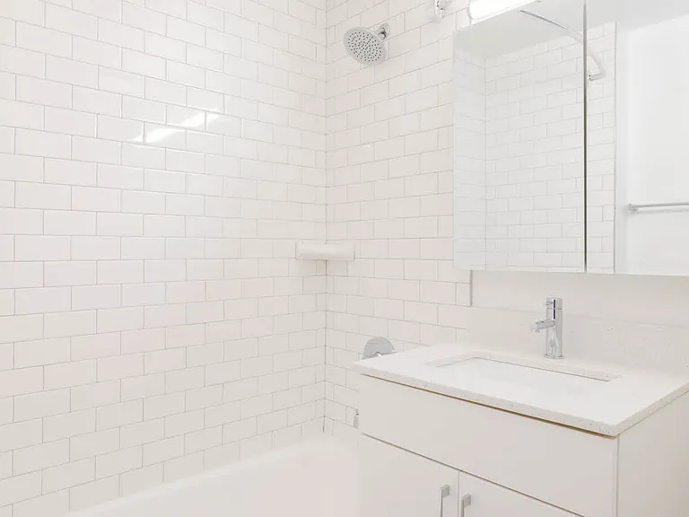 400 W 37th St #7R — Photo 71