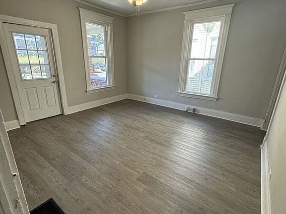 3rd image of 4516 Huntington Ave
