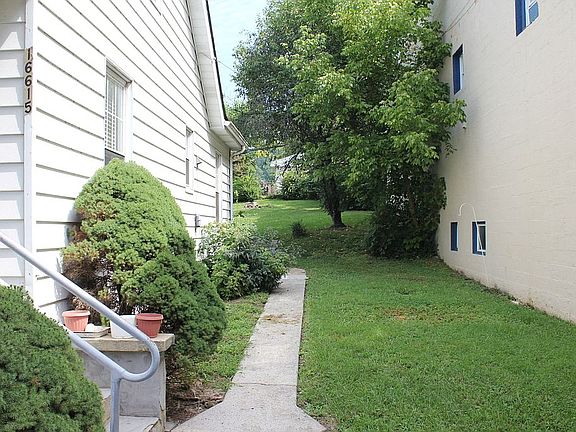 4th image of 16615 Broad Street