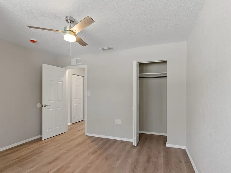 1422 N Tremain St #1424 — Photo 8