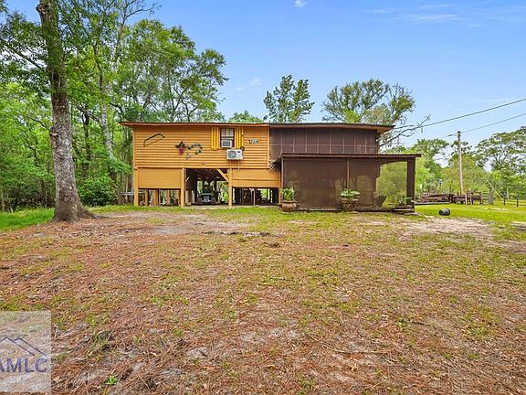 3rd image of 10 Cabin Rd