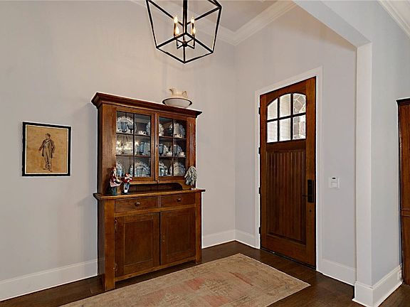 3rd image of 1001 Fairview Dr