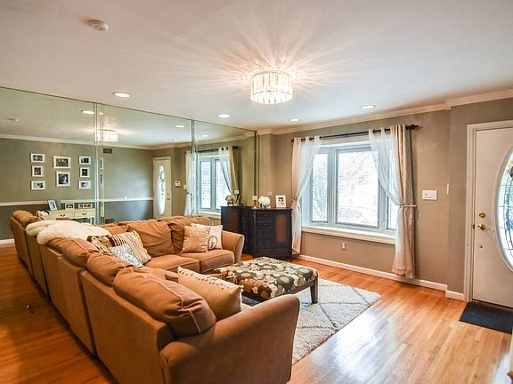 5th image of 270 Malvine Ave
