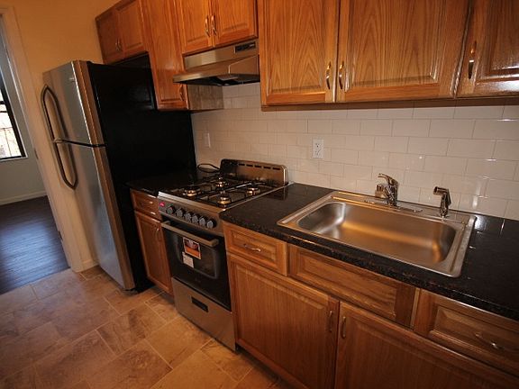 4th image of 1492 Dekalb Ave APT 3R