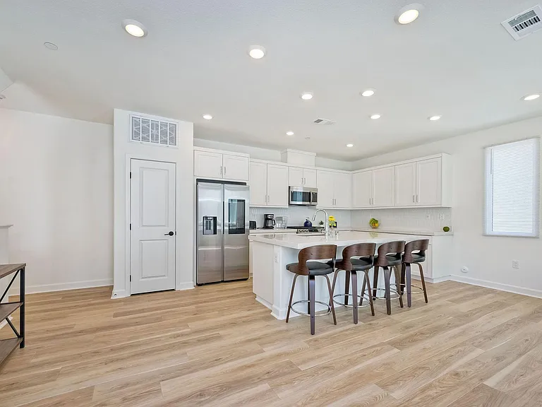 2301 Acara Cir — Photo 3