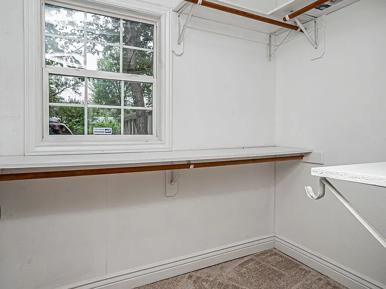 613 W 11th St — Photo 22