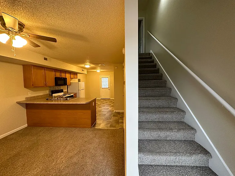 Jockey Drive-3822 — Photo 2