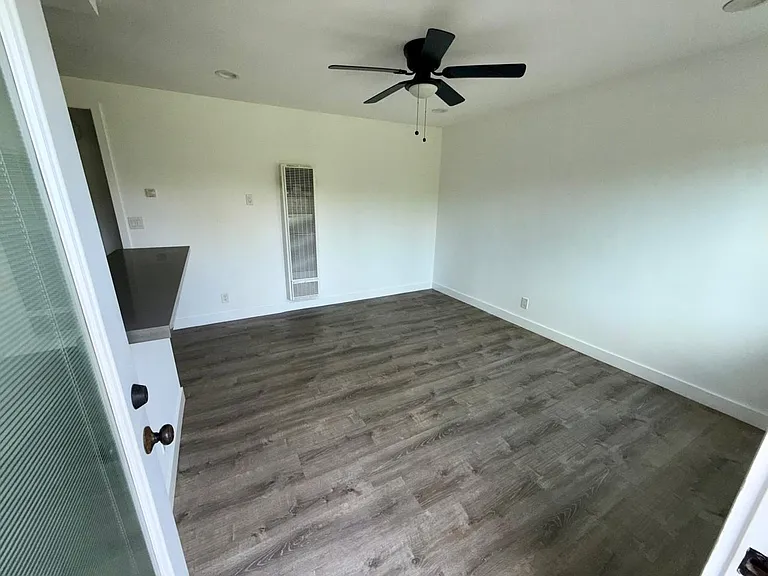 805 Venice Blvd #6 — Photo 4