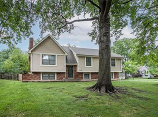 1148 NE Oak Tree Dr, Lees Summit, MO 64086