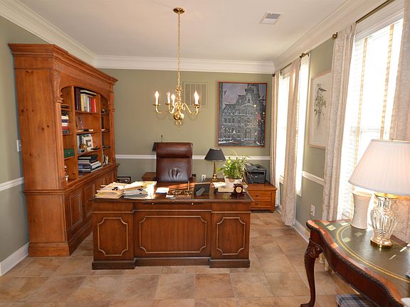 3rd image of 1111 Saint Andrews Dr