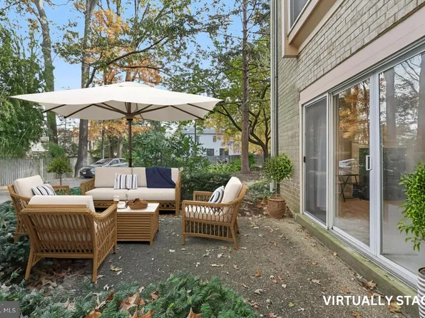 3769 Persimmon Cir, Fairfax, VA 22031