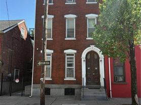 542 W Walnut St