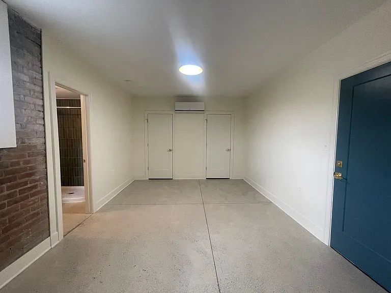 Sterling Apartments — Photo 42