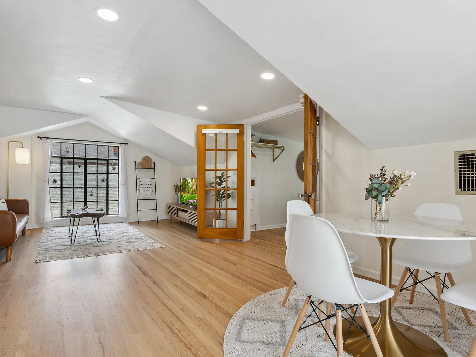 2 bed, 750 sqft, $2,800 — Photo 4