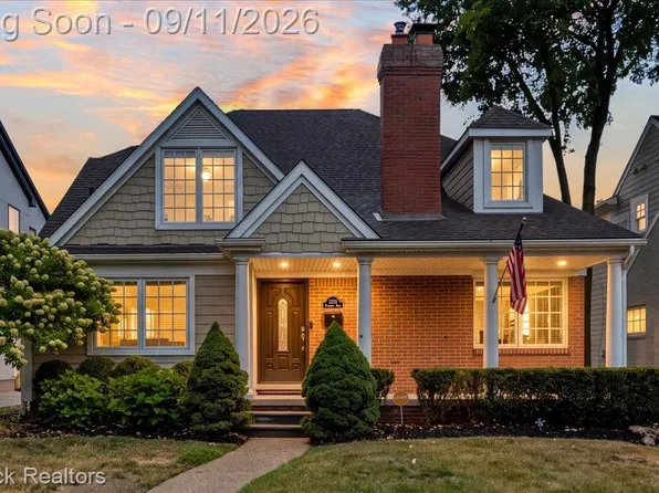 2253 Pembroke Rd, Birmingham, MI 48009