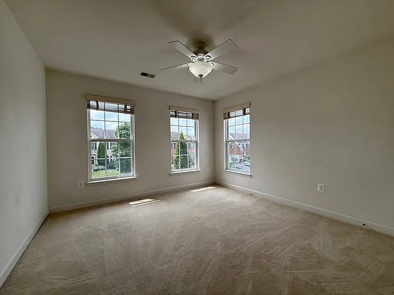 4415 Medallion Dr — Photo 37