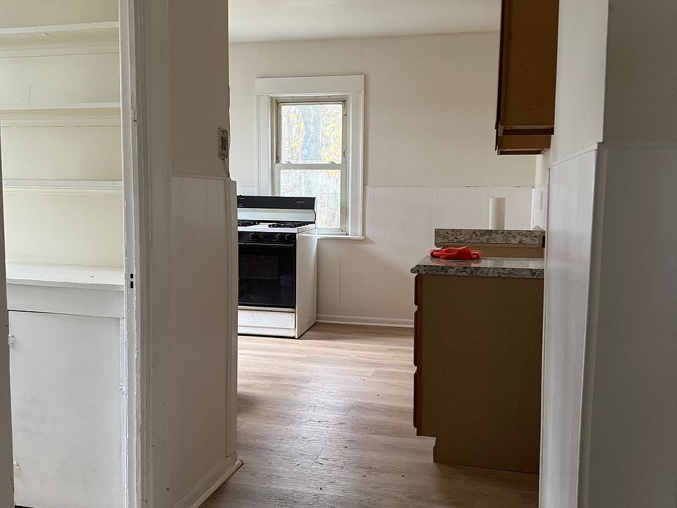 Looking towards the kitchen