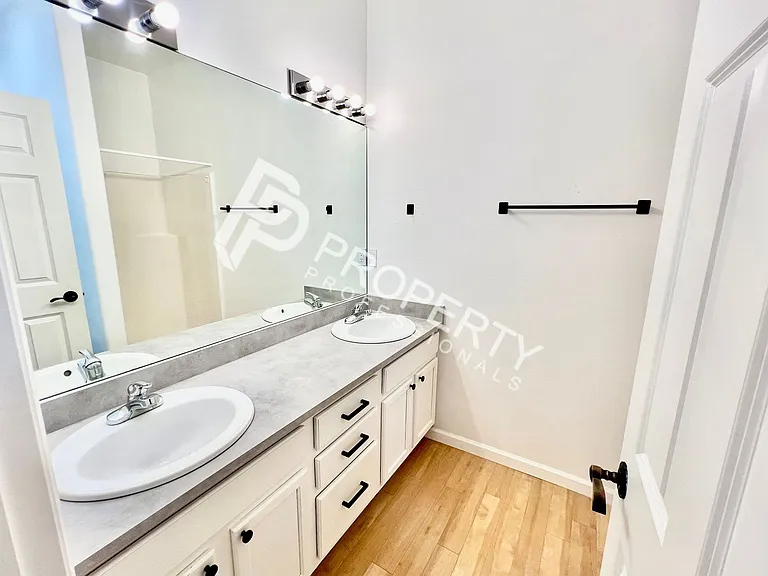 94 Castle Ridge Dr — Photo 11