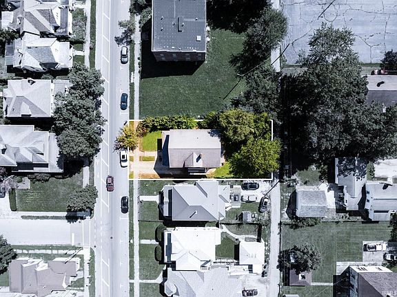 3rd image of 1007 E Main St