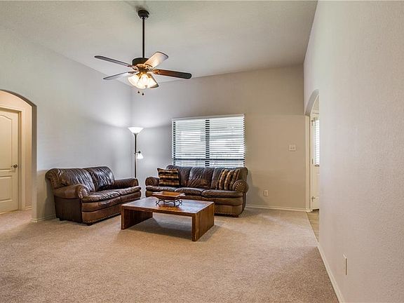3rd image of 933 Westfield Dr