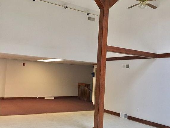 4th image of 17762 Mahoning Ave