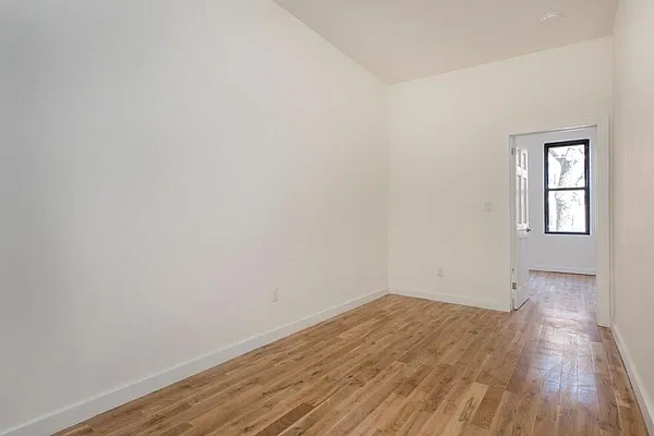 Rented by Max Apt LLC | media 13