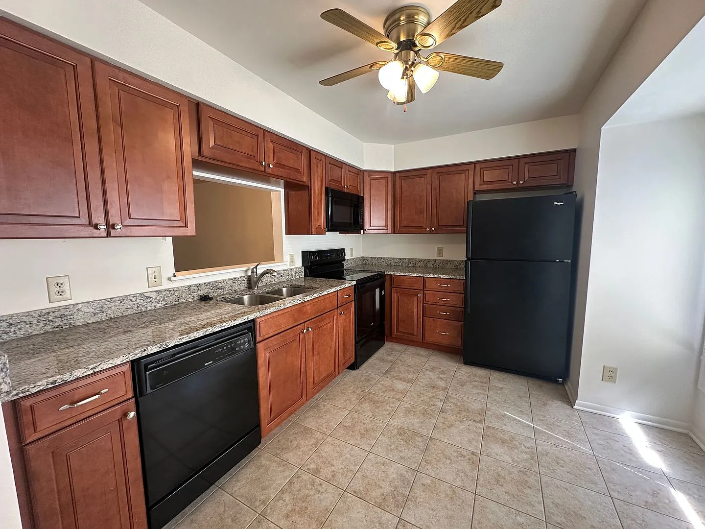 SW County Townhome — Photo 2