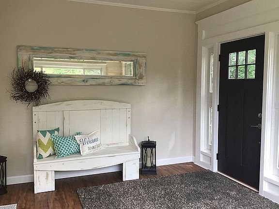 Another view of porch...