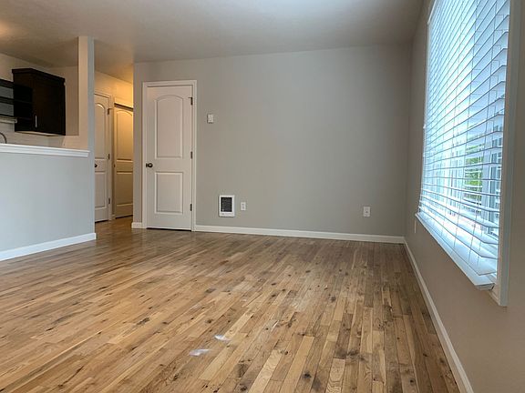 3rd image of 2511-2529 SE Pine St #2527