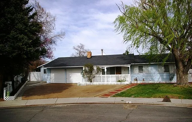 4 Penn Cir photo 1