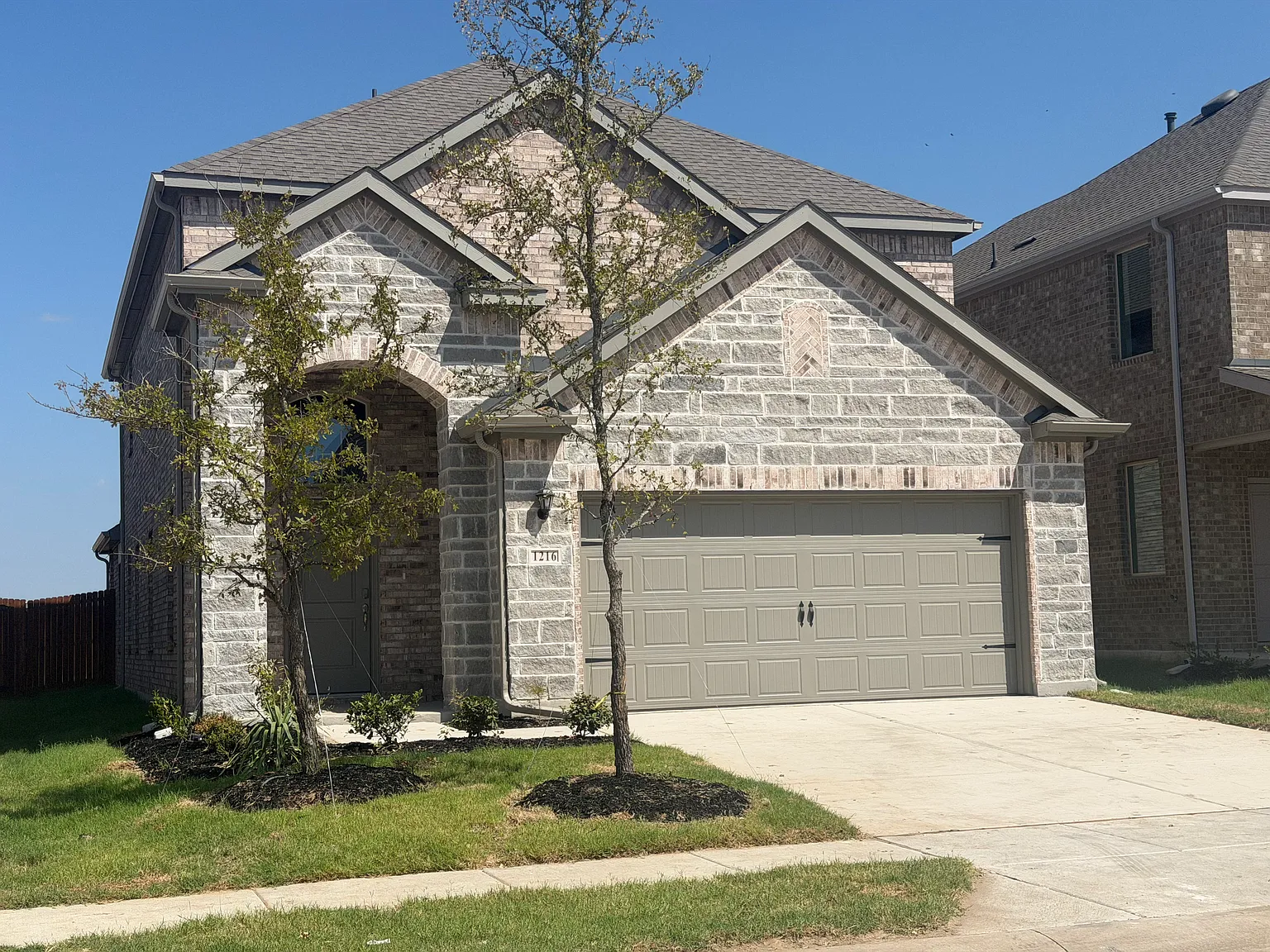 4 bed, 3.5 bath, 2433 sqft, $2,500 — Photo 2