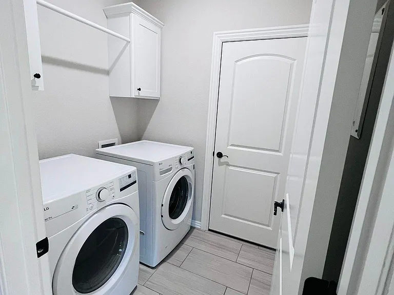 601 Holly St — Photo 12