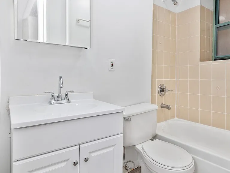 243 W 63rd St #4F — Photo 4